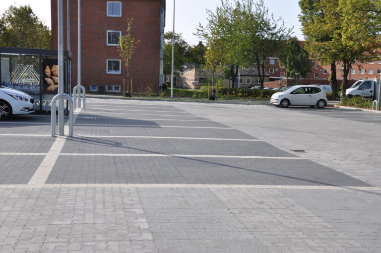 Færdig belægning på parkeringsplads