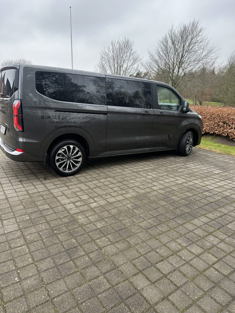 8-personers minibus til udlejning